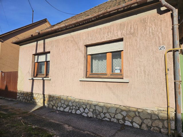 Eladó családi ház, Pápán 22.9 M Ft, 2+1 szobás