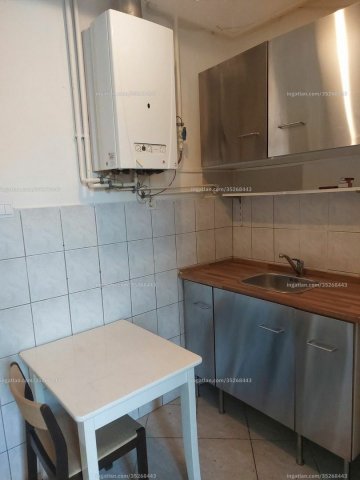 Eladó téglalakás, Budapesten, III. kerületben, Bécsi úton
