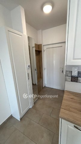 Eladó téglalakás, Győrött 72 M Ft, 1+2 szobás