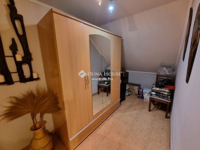 Eladó családi ház, Szigetszentmártonban 84.9 M Ft, 6 szobás