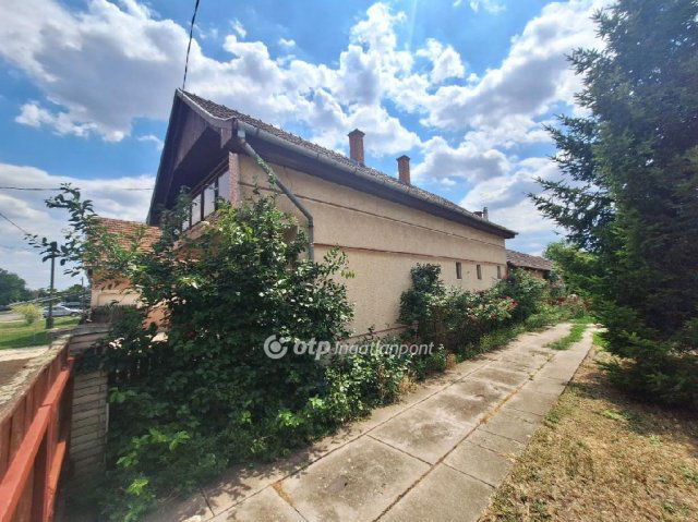 Eladó családi ház, Túrkevén 32.5 M Ft, 3 szobás