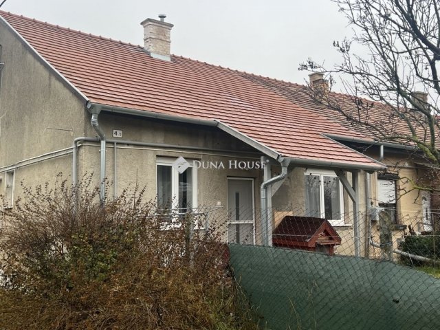 Eladó ikerház, Veszprémben 44 M Ft, 2 szobás