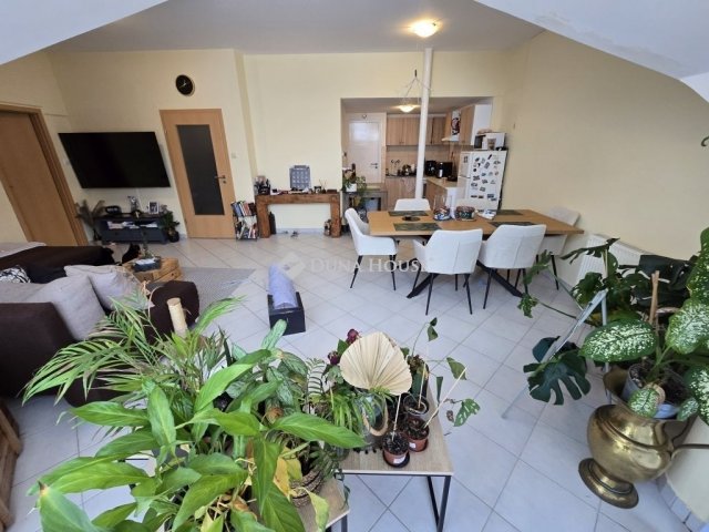 Eladó téglalakás, Veszprémben 87.5 M Ft, 3 szobás