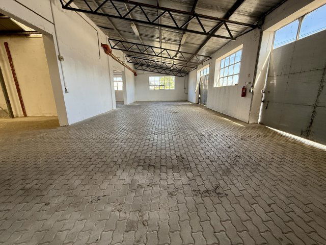 Kiadó ipari ingatlan, Móron 1500 E Ft / hó, 3 szobás