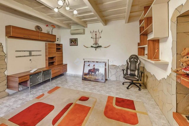 Eladó családi ház, Mendén 153 M Ft, 4 szobás