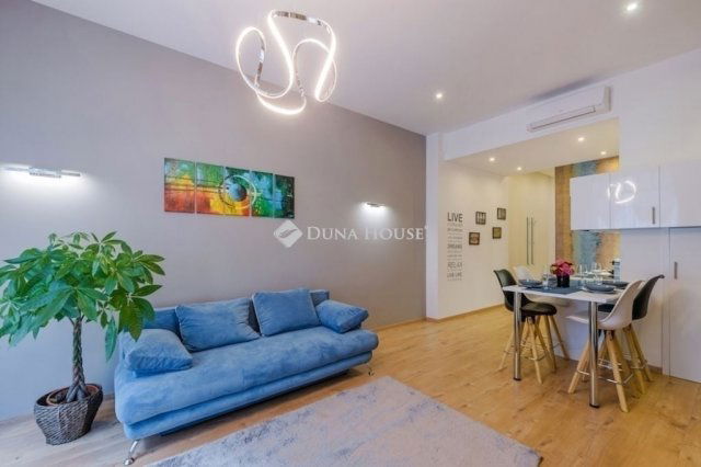 Eladó téglalakás, Budapesten, V. kerületben 233.9 M Ft, 2 szobás