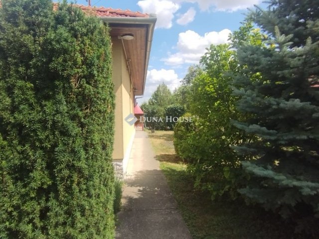 Eladó családi ház, Csákváron 108 M Ft, 4 szobás