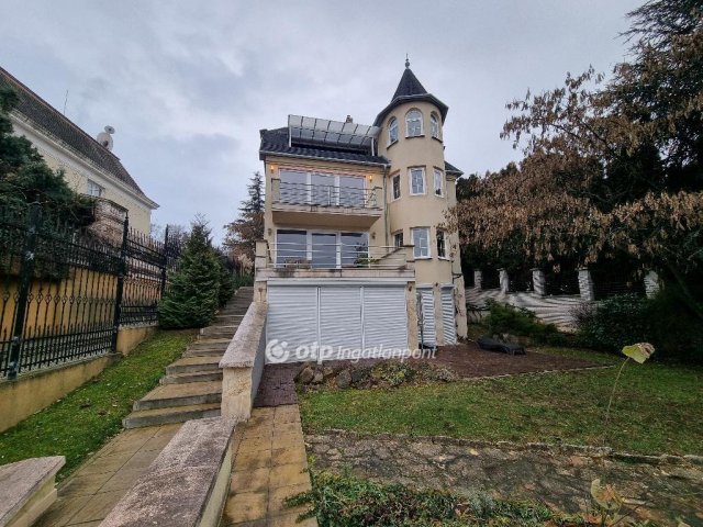 Eladó téglalakás, Budapesten, III. kerületben 326 M Ft