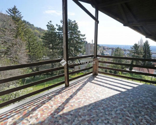 Eladó családi ház, Pécsett 238 M Ft, 6 szobás