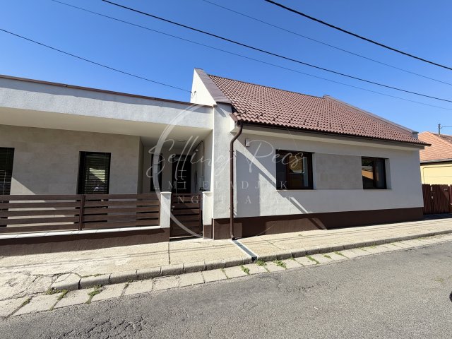 Eladó családi ház, Pécsett 145 M Ft, 3 szobás
