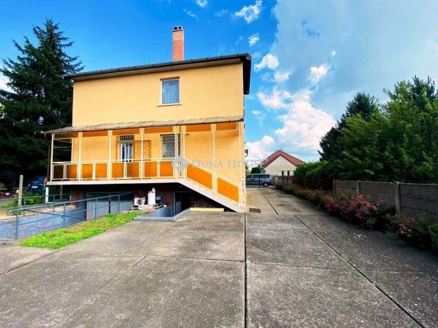 Eladó családi ház, Tápiószecsőn 69.9 M Ft, 6 szobás