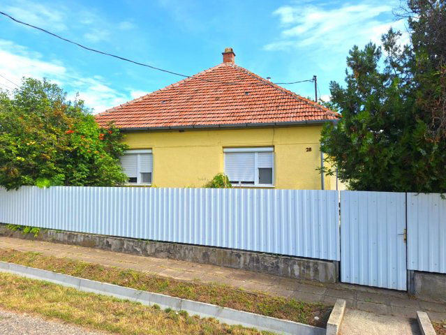 Eladó családi ház, Szentistvánon 27.2 M Ft, 2+1 szobás