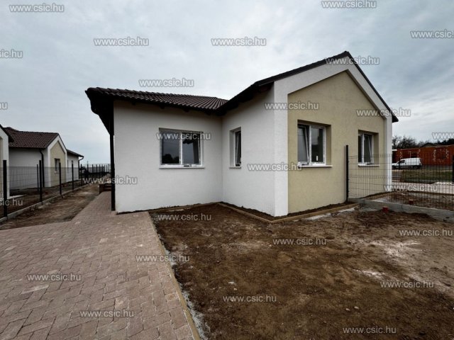 Eladó ikerház, Csörögön 99.9 M Ft, 2+3 szobás