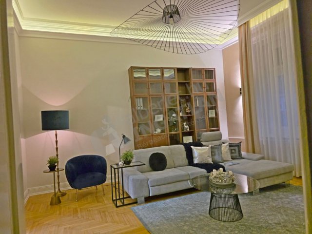 Kiadó téglalakás, albérlet, V. kerületben, Honvéd utcában