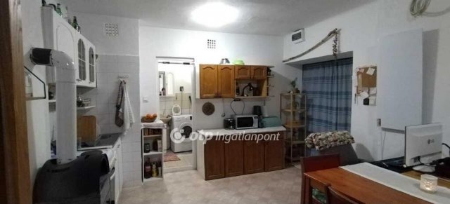 Eladó téglalakás, Pécsett 11.2 M Ft, 1 szobás