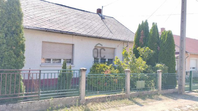 Eladó családi ház, Halimbán 31.9 M Ft, 3 szobás