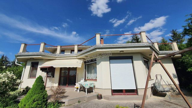 Eladó családi ház, Budakeszin 339 M Ft, 5 szobás