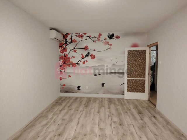 Eladó panellakás, Pécsett 56.8 M Ft, 3 szobás