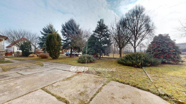 Eladó családi ház, Halmajon 47.5 M Ft, 4 szobás