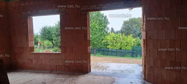 Eladó családi ház, Erdőkertesen 84.9 M Ft, 4+1 szobás