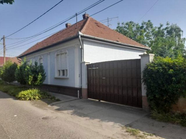 Eladó családi ház, Cegléden 40 M Ft, 3 szobás