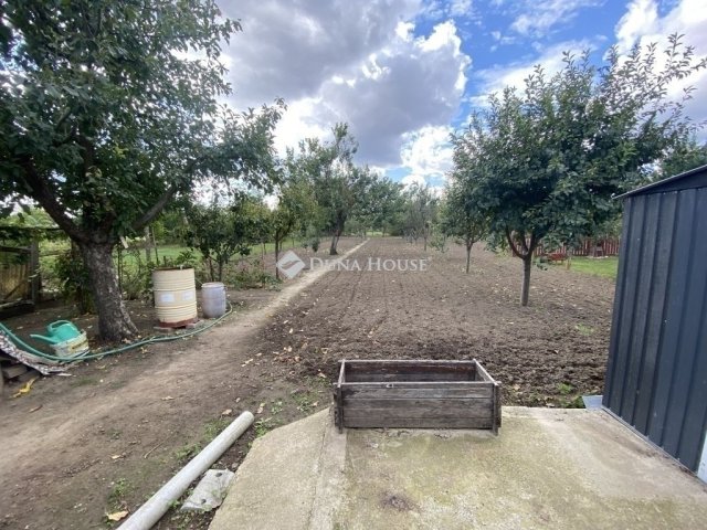 Eladó családi ház, Zsámbokon 30 M Ft, 2 szobás