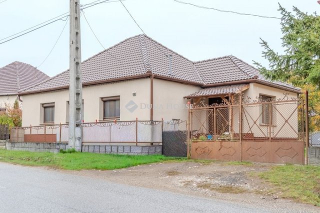 Eladó családi ház, Cserépfaluban 58 M Ft, 4 szobás