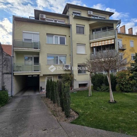 Eladó téglalakás, Kecskeméten 77.4 M Ft, 3 szobás