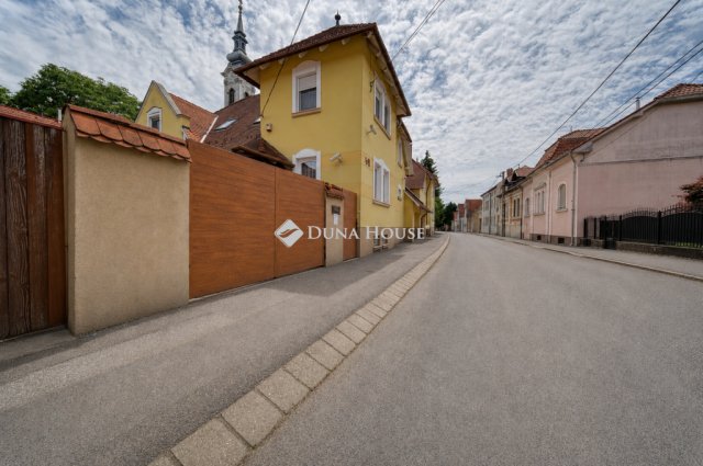 Eladó családi ház, Miskolcon 195 M Ft, 5 szobás