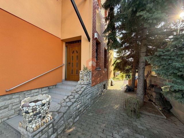 Eladó családi ház, Pécsett 149 M Ft, 3+2 szobás