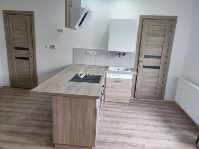 Eladó téglalakás, Pécsett, Semmelweis utcában 42.5 M Ft