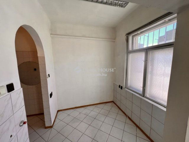Eladó üzlethelyiség, Budapesten, X. kerületben 37.9 M Ft
