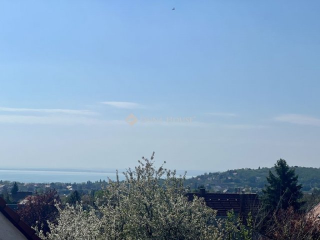 Eladó családi ház, Balatonalmádiban 199 M Ft, 7 szobás
