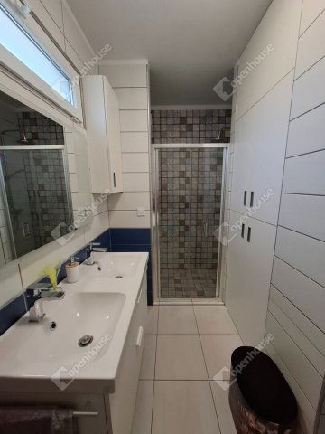 Eladó családi ház, Csatáron 98.5 M Ft, 6 szobás