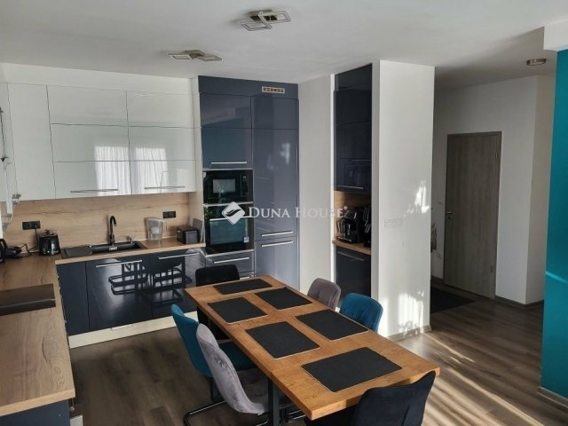 Eladó téglalakás, Szombathelyen 66.4 M Ft, 3 szobás