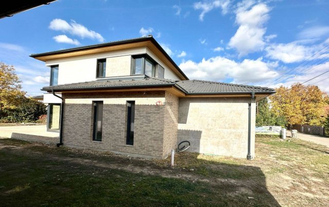 Eladó családi ház, Szegeden 209.9 M Ft, 4 szobás