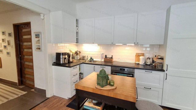 Eladó téglalakás, Szolnokon 47.5 M Ft, 3 szobás