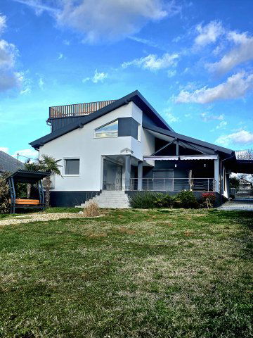 Eladó családi ház, Zamárdiban 285 M Ft, 5 szobás