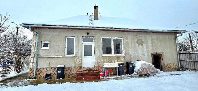 Eladó családi ház, Mikepércsen 114.9 M Ft, 2 szobás