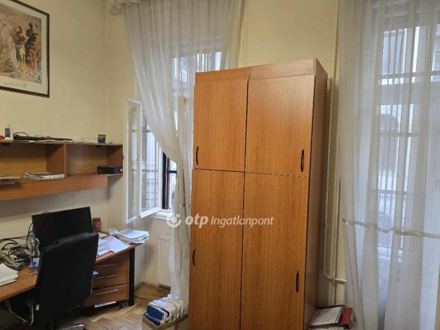 Eladó téglalakás, Budapesten, VI. kerületben 136 M Ft, 3 szobás