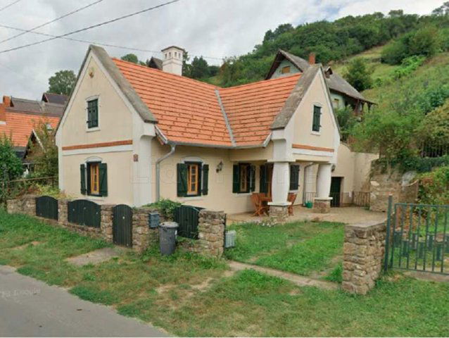 Eladó családi ház, Szigligeten 119 M Ft, 3 szobás