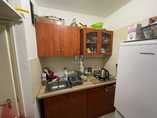 Eladó téglalakás, Dunaújvárosban 28.5 M Ft, 1 szobás