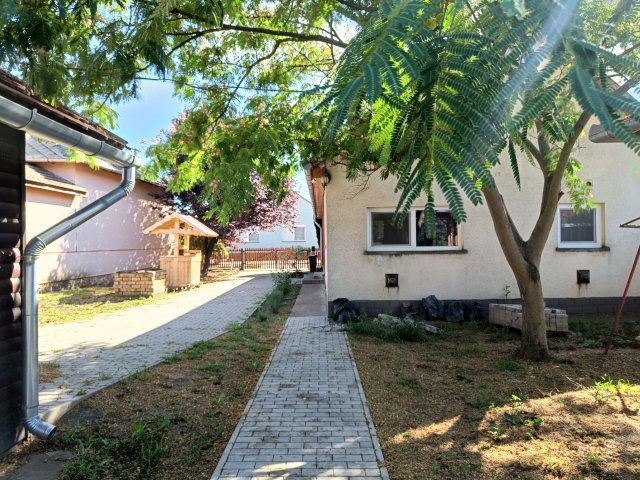 Eladó családi ház, Ráckeresztúron 66.5 M Ft, 2 szobás