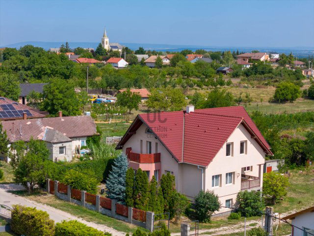 Eladó családi ház, Úrhidán 114 M Ft, 6 szobás
