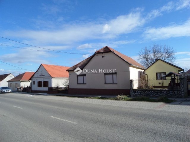 Eladó családi ház, Villányban 62 M Ft, 3 szobás