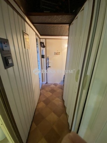 Eladó téglalakás, Komlón 22.9 M Ft, 2 szobás