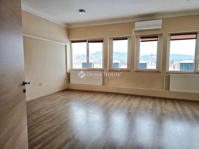Eladó iroda, Pécsett 690 M Ft / költözzbe.hu