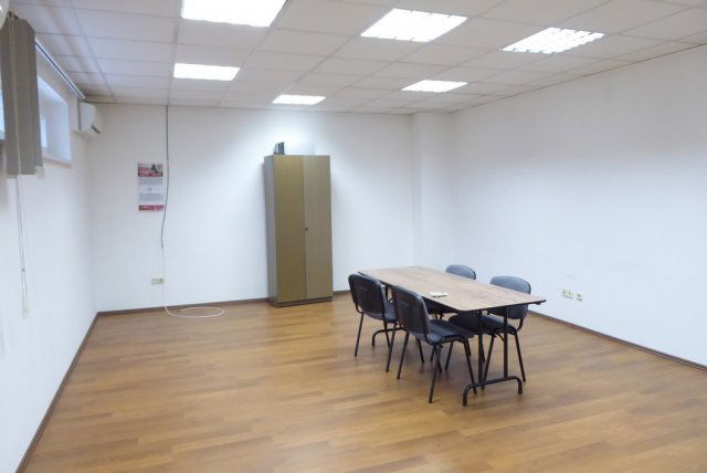 Kiadó iroda, Pécsett, Megyeri úton 102 E Ft / hó, 1 szobás