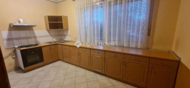 Eladó családi ház, Vecsésen 119.9 M Ft, 5 szobás