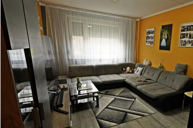 Eladó panellakás, Szegeden, Vedres utcában 69.9 M Ft, 2+1 szobás